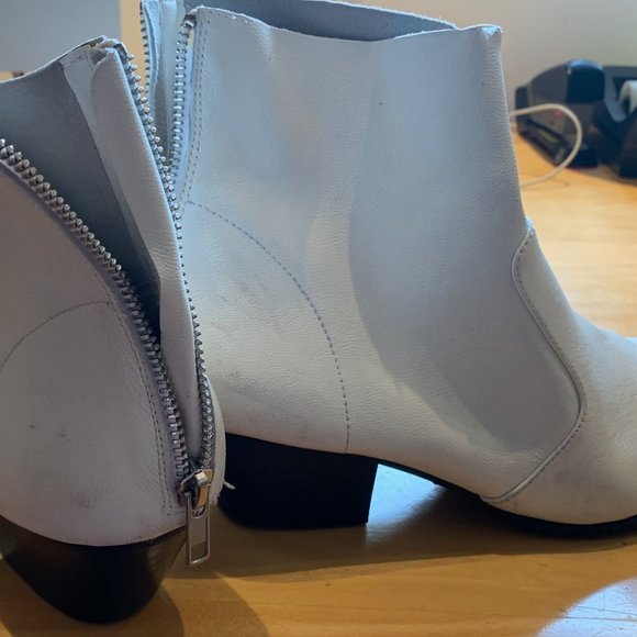 Steve Madden White Shorty Pointed Boots - Picture 1 of 6